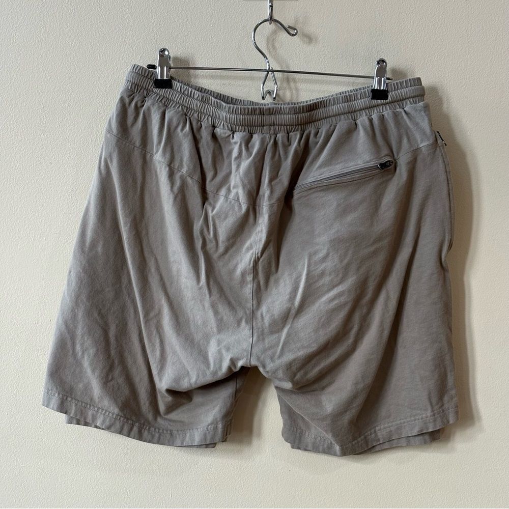 Kith Shorts - Picture 2 of 4